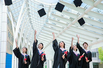 上海对外经贸大学在职研究生毕业受社会普遍认可吗？