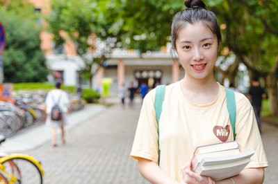 报考西北师范大学在职研究生能选择自己在家学习吗？