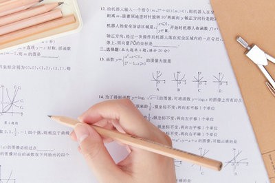 中国人民大学在职课程培训班毕业有助于考公务员吗？