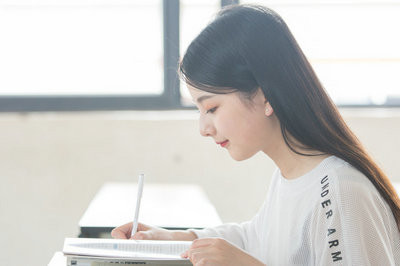 中国人民大学在职课程培训班学习费用是多少？
