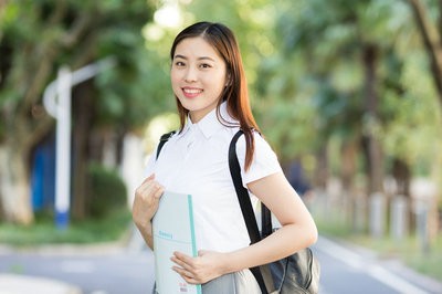 攻读浙江师范大学在职研究生可以参加公务员考试吗？