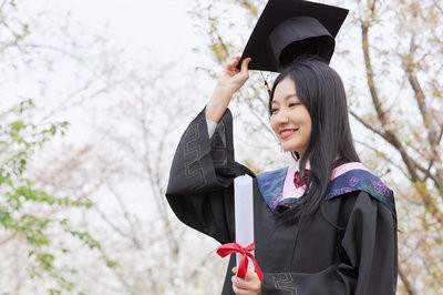 报考上海外国语大学在职研究生有用吗？