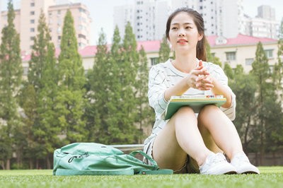 报考广东财经大学在职研究生学费一般多少？