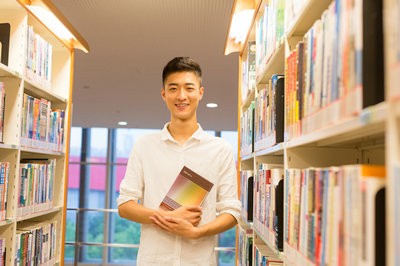 报考郑州大学在职研究生对年龄有限制吗？