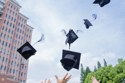 河南财经政法大学在职研究生好考吗，毕业可以获得什么证书？
