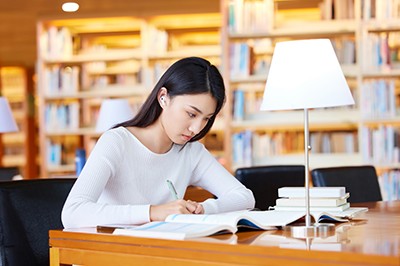 报考英语笔译在职研究生可以提升学历吗？