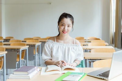 报考美国渥太华大学国际硕士是中文授课吗？